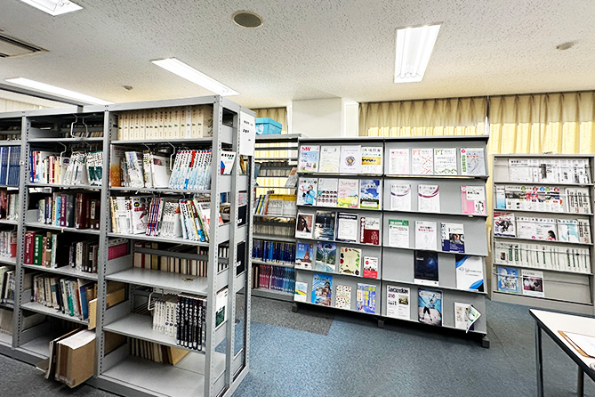 信スポ 図書館